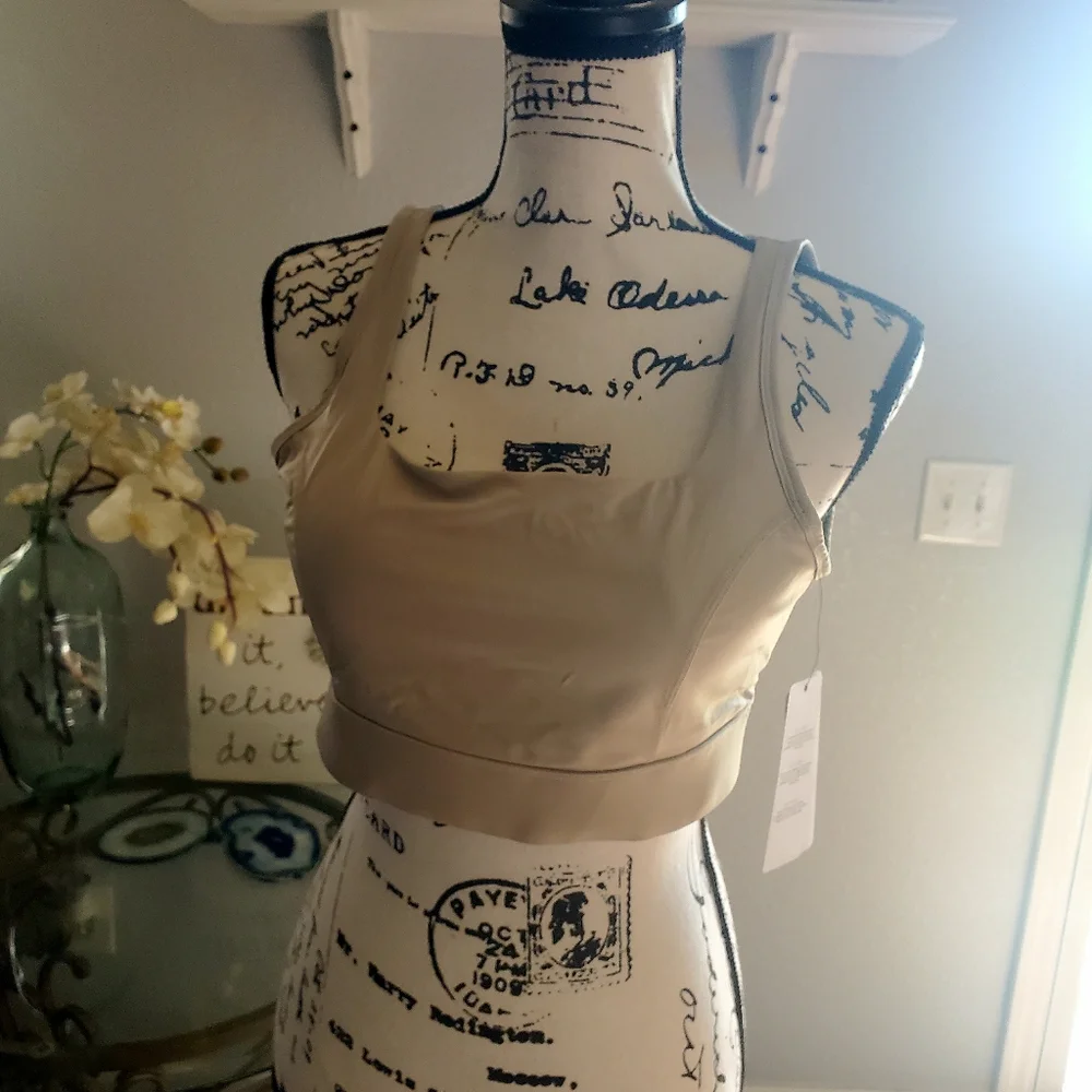 🏃♀️NWT Guess Women's Alexa Open Back Fitness Sports Bra🏃♀️❤️ - Picture 3 of 5